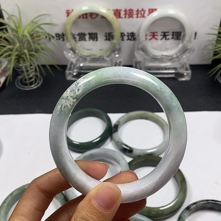 未镶嵌手镯翡翠51号。 57.圈