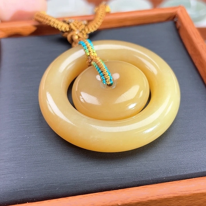 和田玉（糖玉）未镶嵌颈饰黄金糖