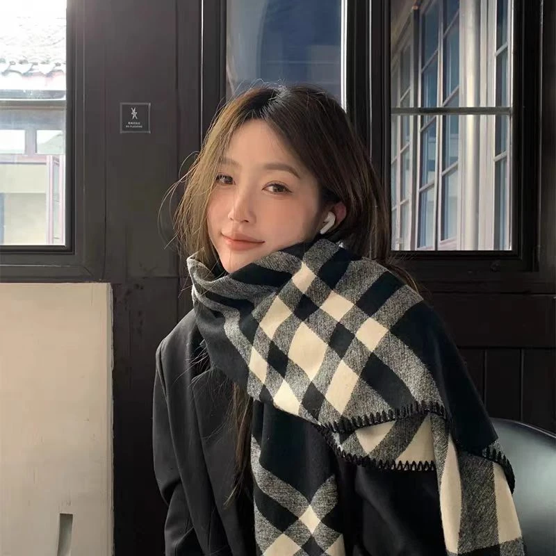 【轻奢版】网红全智贤同款高级百搭黑白格纹仿羊绒围巾女保暖小披肩