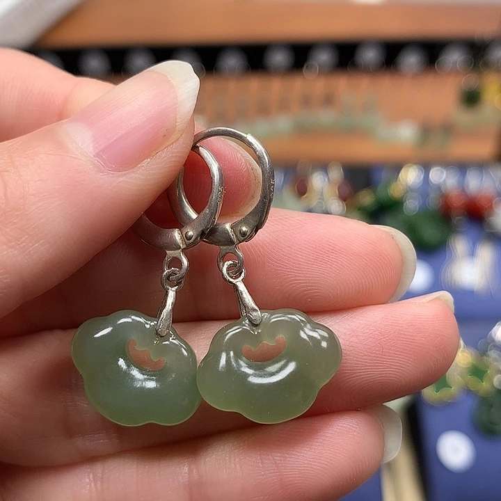 和田玉银S925镶嵌耳饰如意锁晴水色卡扣