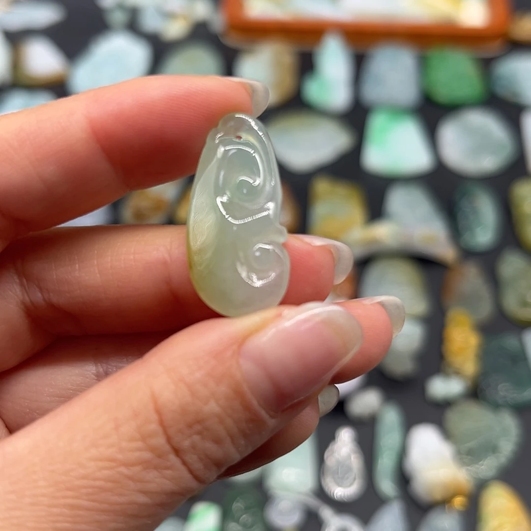 【闪购商品】翡翠颈饰未镶嵌如意