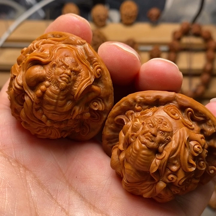 ****顺核桃手工雕刻降龙伏虎罗汉