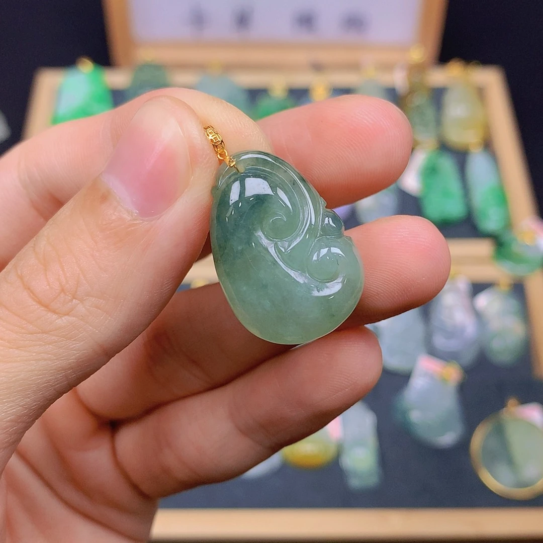 翡翠18K金镶嵌颈饰翡翠