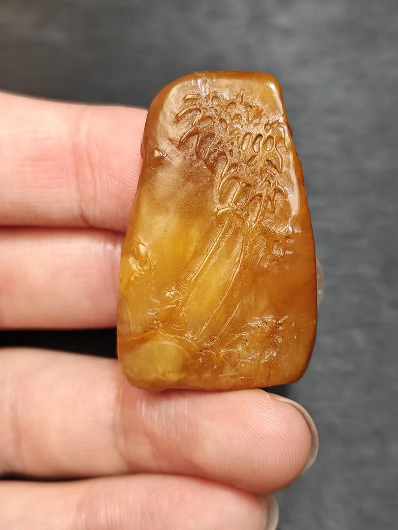 寿山石田薄意摆件，竹林雅居。非常完整，可做手玩