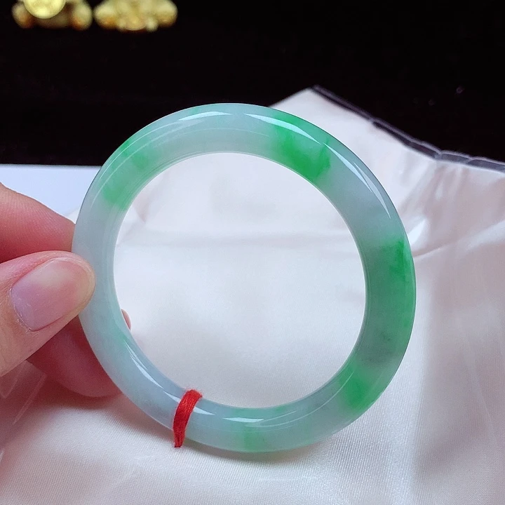 翡翠手镯（圆镯）未镶嵌54.5圈