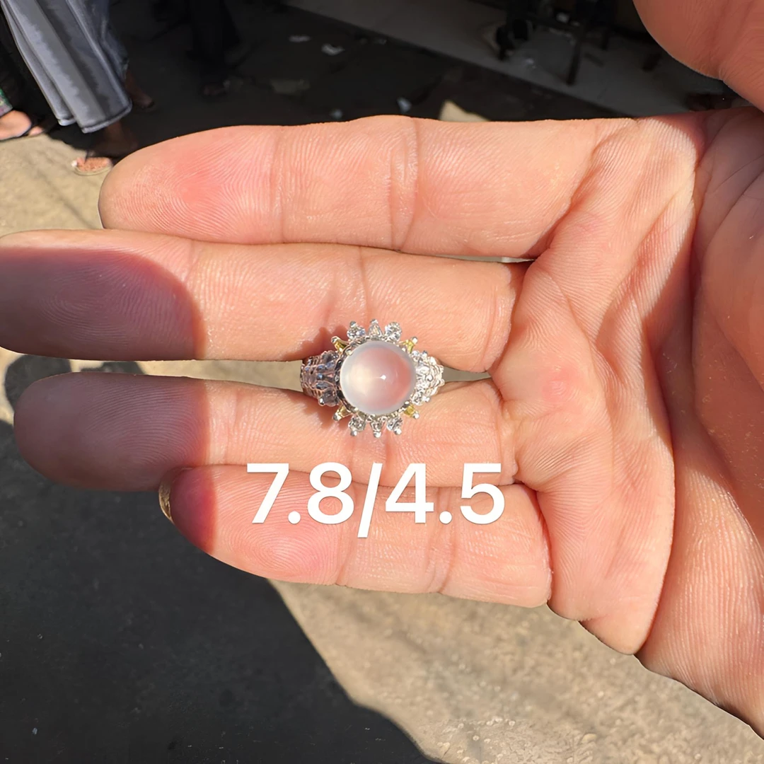 1126(小哪吒在源头)高冰种翡翠正圆白冰戒面干净肉细荧光足M40