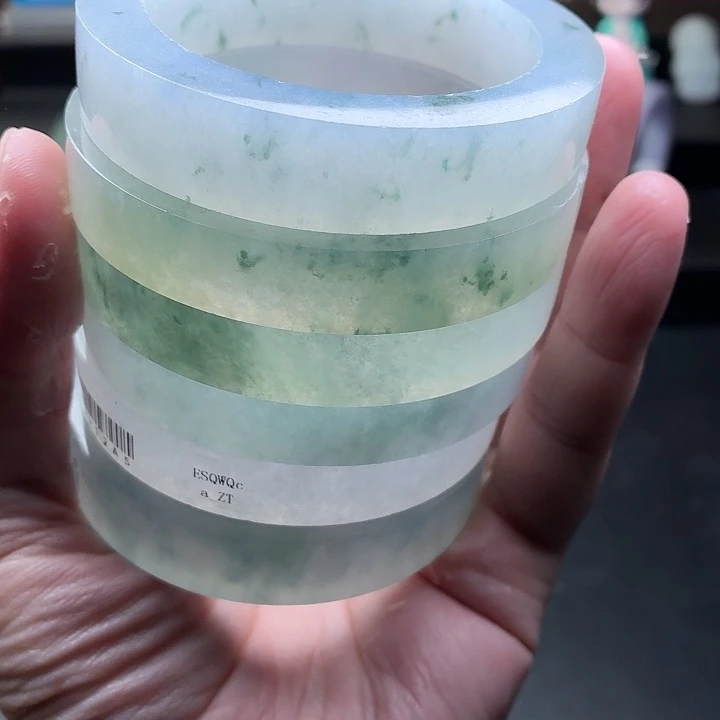 定制翡翠未镶嵌手镯