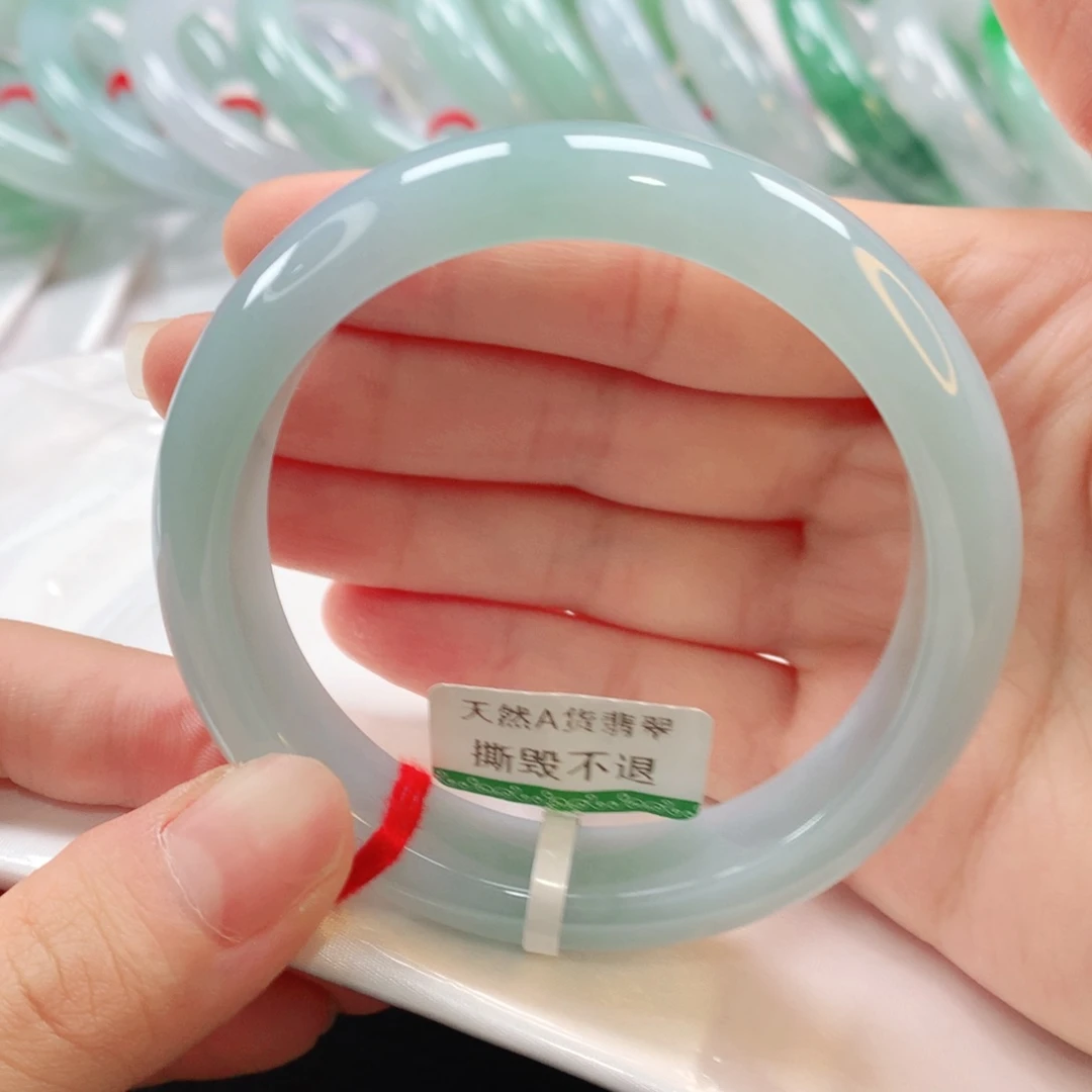 翡翠手镯未镶嵌56圈