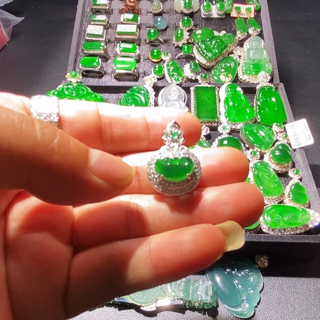 翡翠未镶嵌吊坠(赠链)A货翡翠5