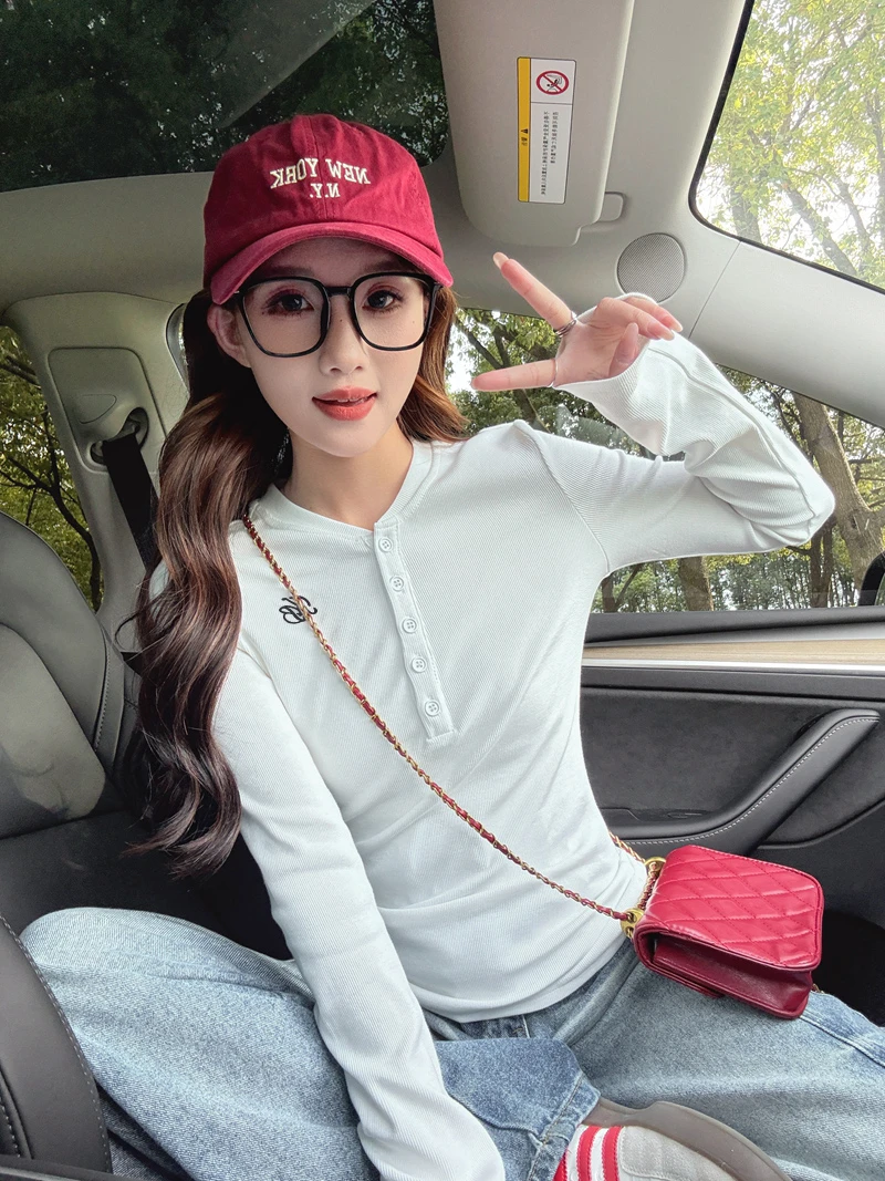 半开领纽扣修身长袖T恤女早秋季爆款韩版百搭洋气打底衫白色上衣