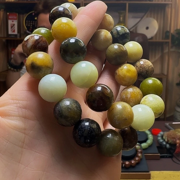 蛇纹石玉手串未镶嵌微瑕2