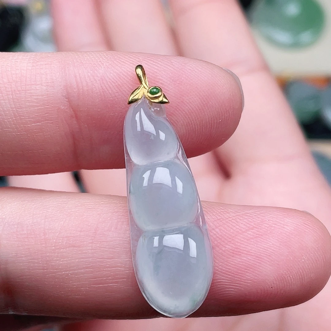 翡翠未镶嵌颈饰豆子