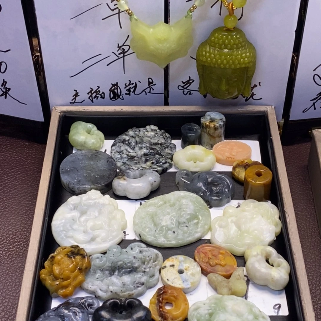 未镶嵌蛇纹石玉颈饰既**安