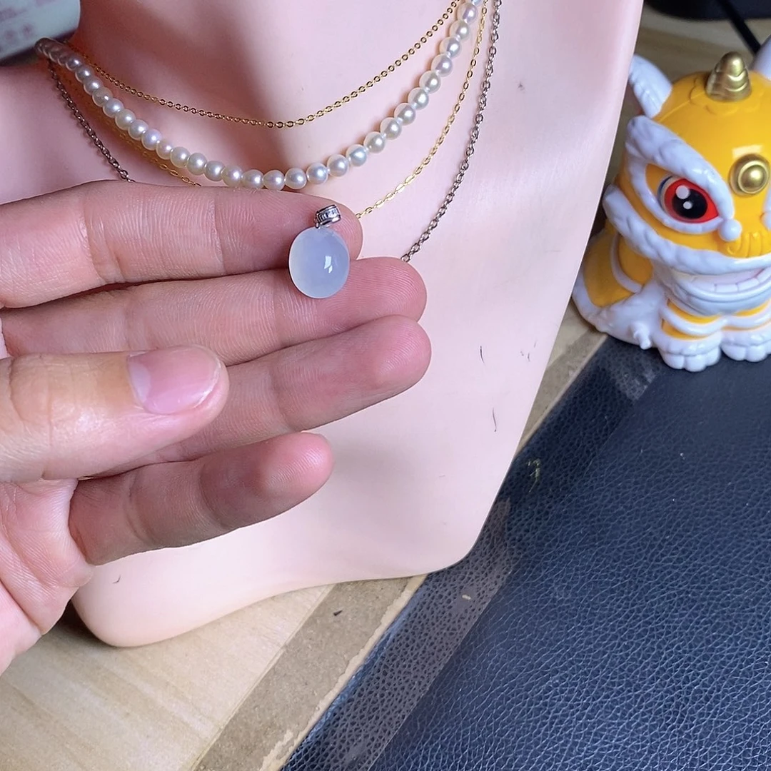 颈饰18K金镶嵌翡翠