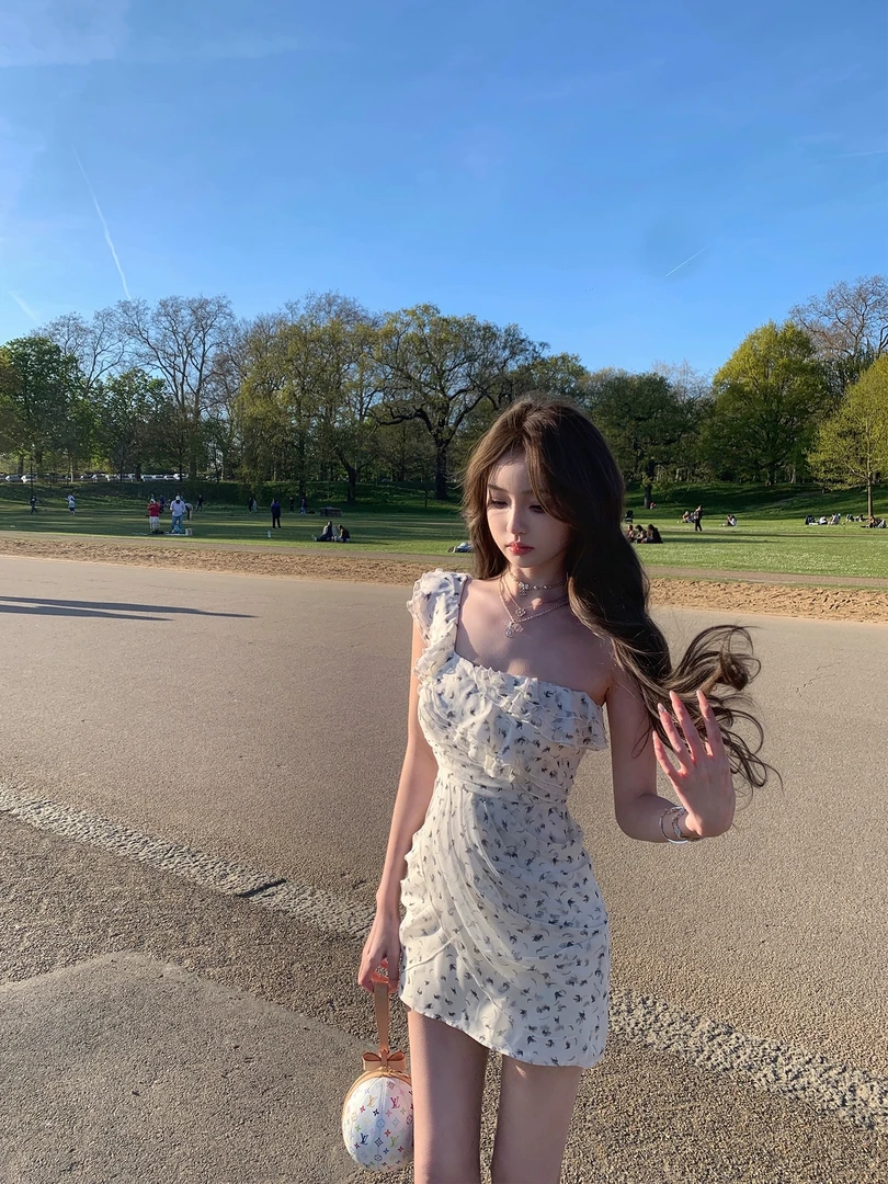 纯欲风气质辣妹性感露肩印花荷叶边单吊带连衣裙修身显瘦包臀短裙