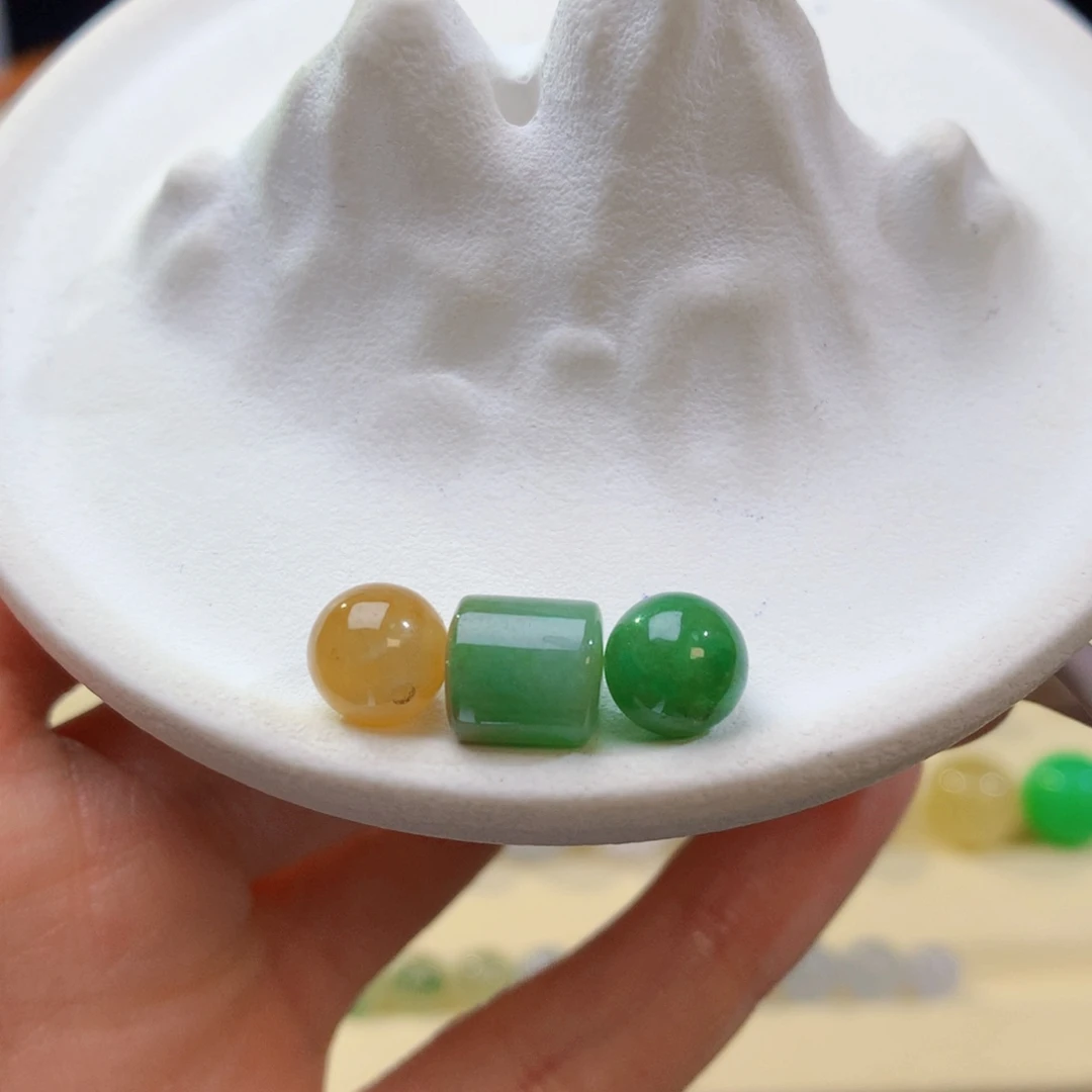 翡翠未镶嵌颈饰福利 一组