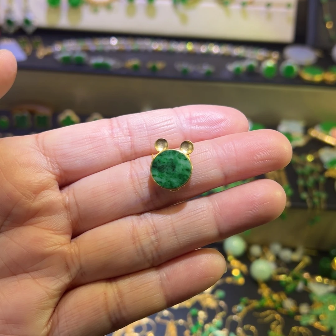 颈饰18K金镶嵌翡翠吊坠