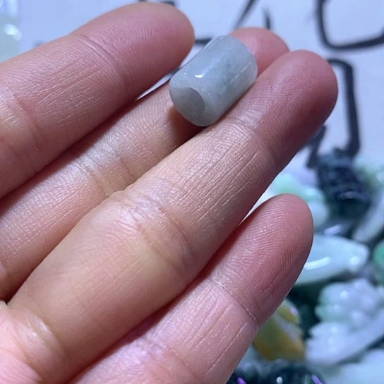 翡翠未镶嵌颈饰直桶路路通