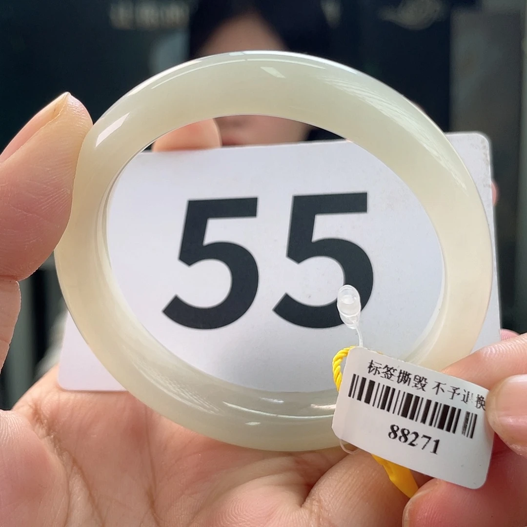 和田玉手镯未镶嵌微瑕