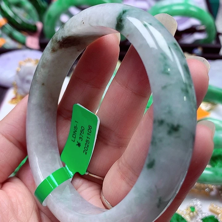 翡翠未镶嵌手镯翡翠