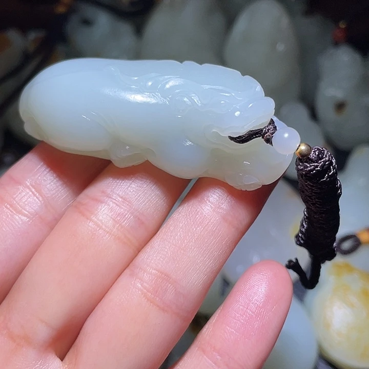 如***。和田玉未镶嵌挂件