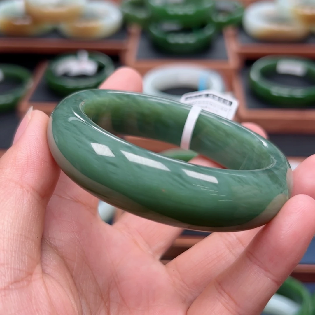 未镶嵌手镯和田玉（碧玉）