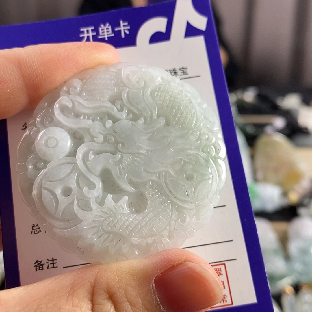 颈饰未镶嵌翡翠龙牌