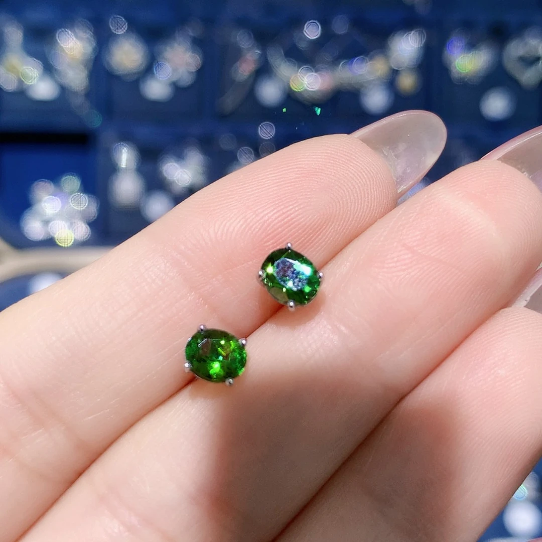 【闪购商品】18K金镶嵌耳钉碧玺