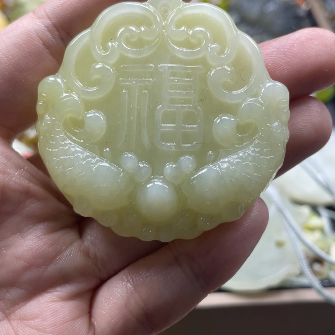 蛇纹石玉未镶嵌吊坠