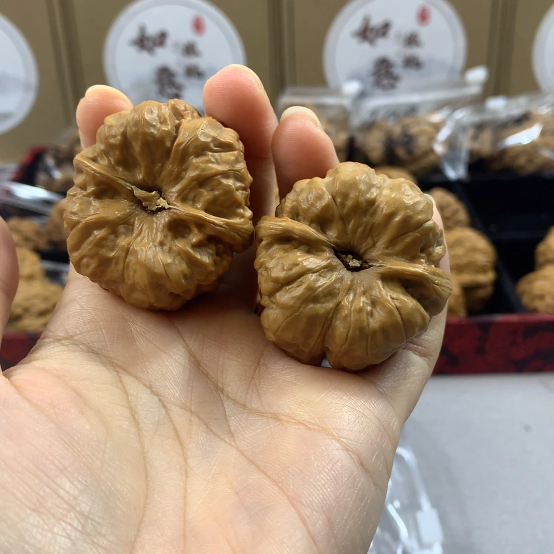 L****文玩核桃蛤蟆头头货对