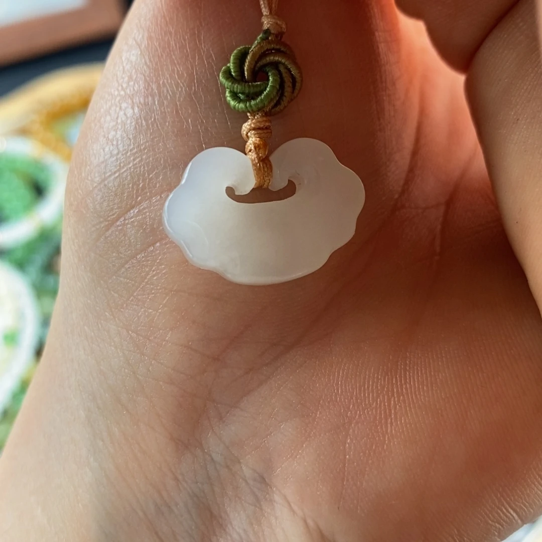 和田玉未镶嵌吊坠(不含链)白玉如意锁