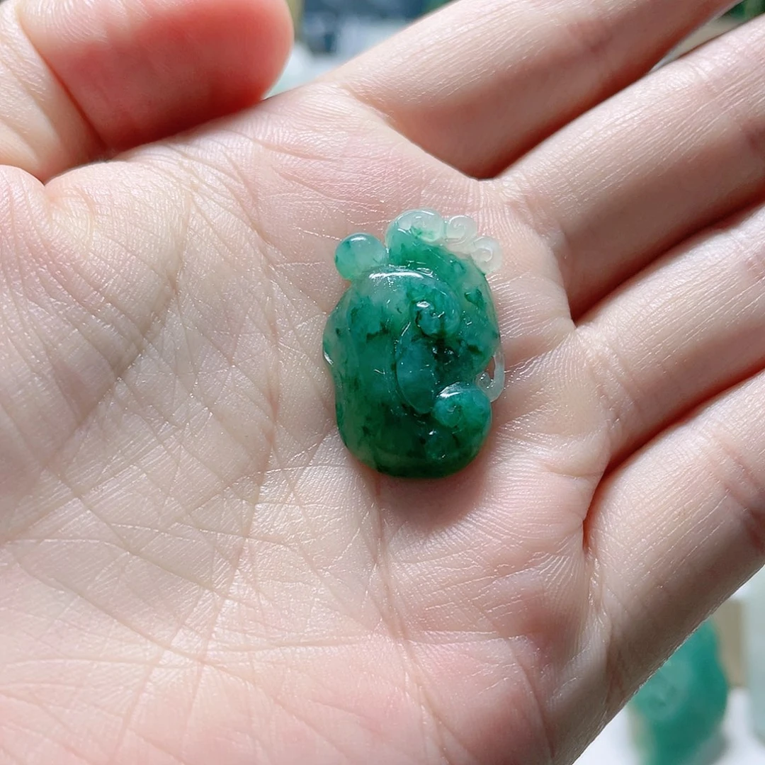 独山玉未镶嵌颈饰