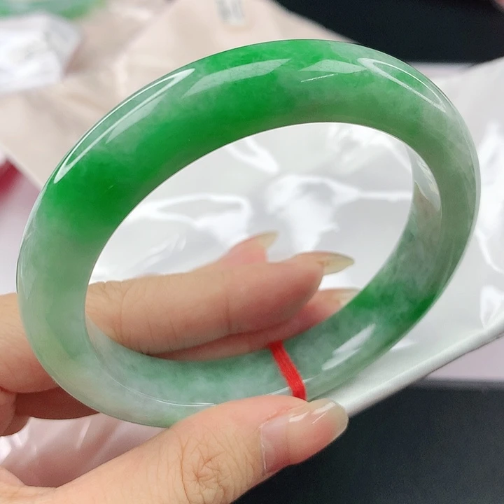 未镶嵌手镯翡翠，927