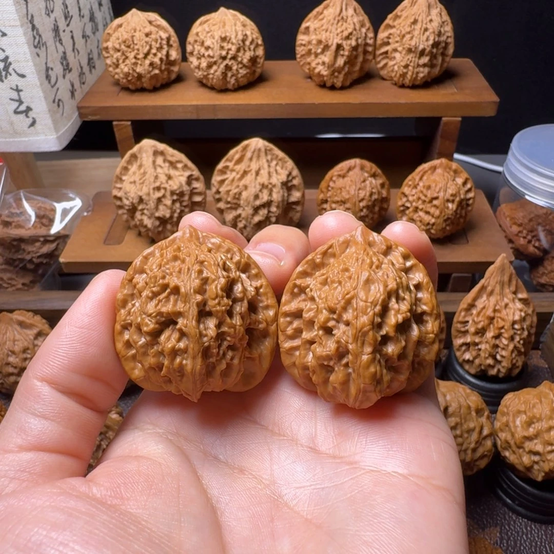 文玩核桃吊坠盘龙虎