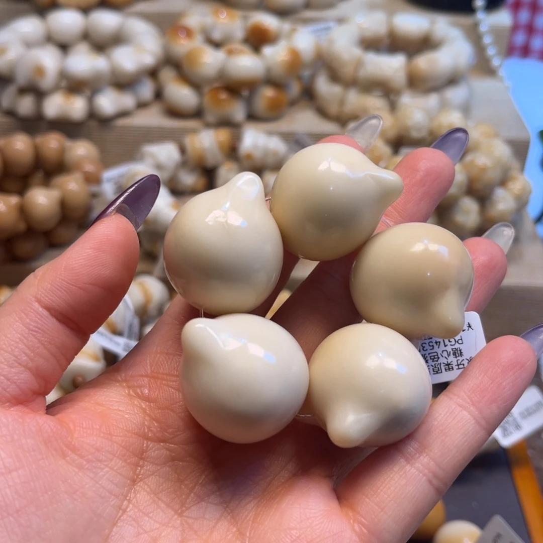 菩提根/象牙果吊坠1.3.38微瑕糖心大猫头