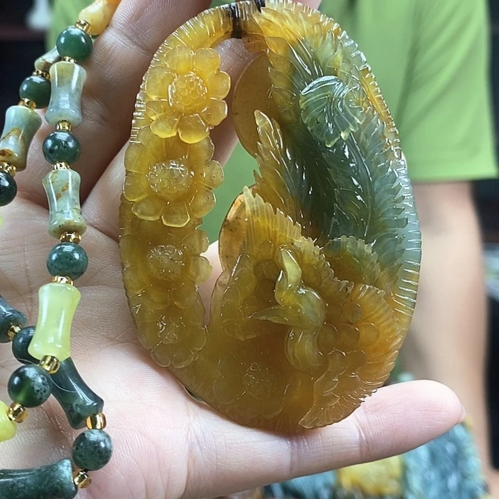 蛇纹石玉未镶嵌颈饰