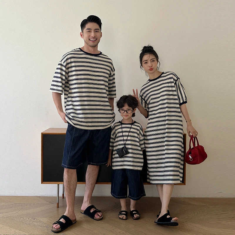 炸街亲子装一家三口夏季纯棉薄款条纹短袖T恤休闲韩版母女连衣裙