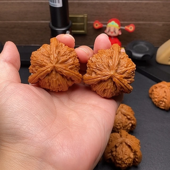 无***昧文玩核桃把件白奔