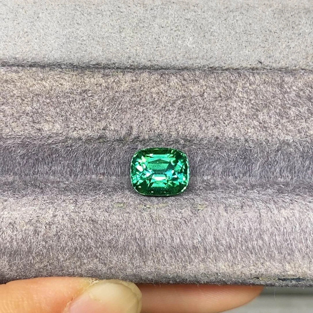 3.15克拉天然全净玻璃体满火彩拉贡碧玺未镶嵌碧玺