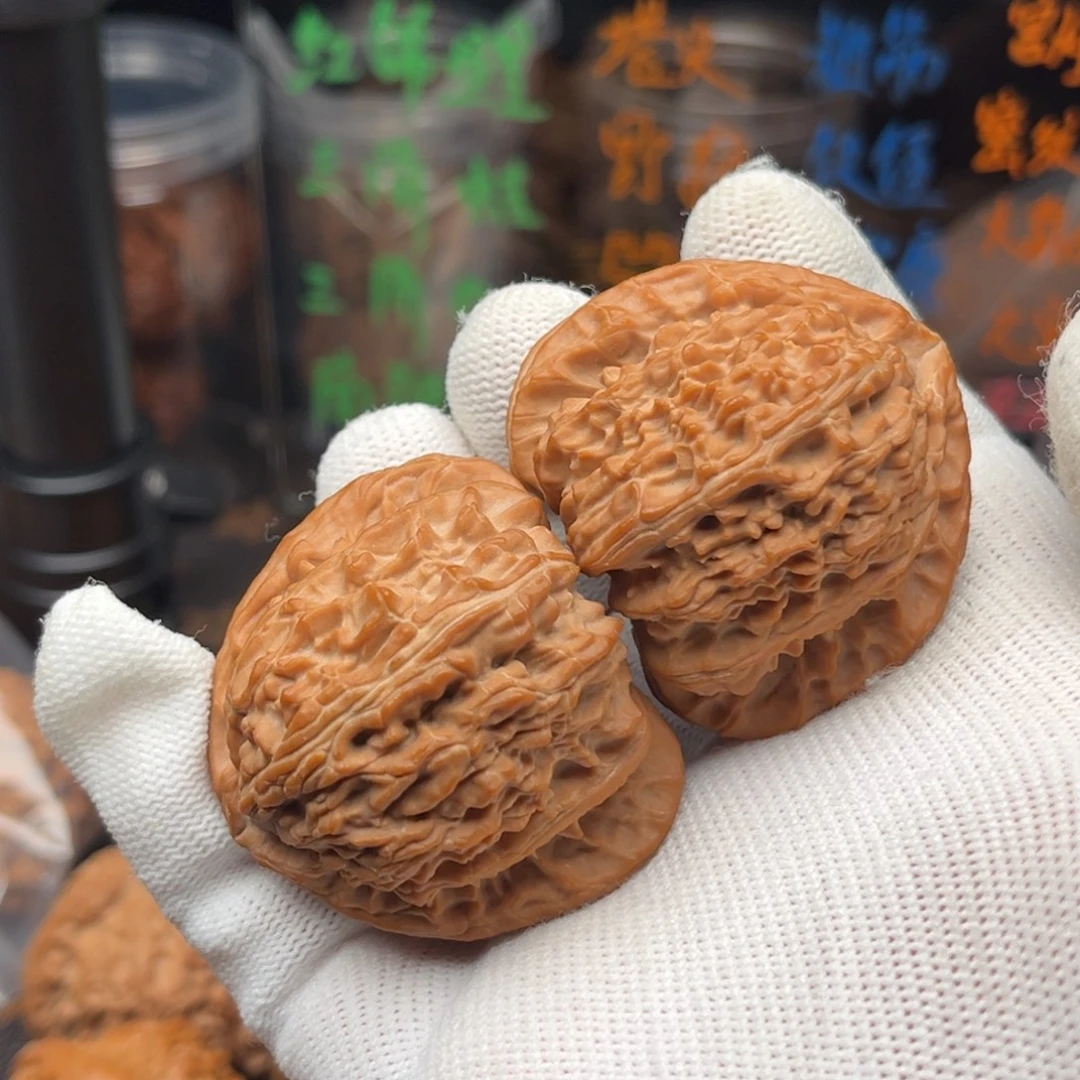 旅***默文玩核桃吊坠三角白