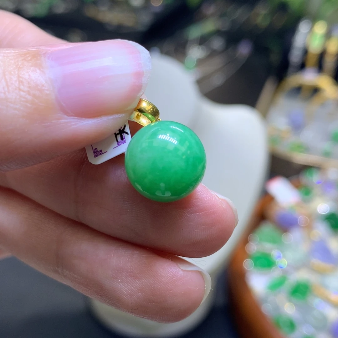 颈饰18K金镶嵌翡翠