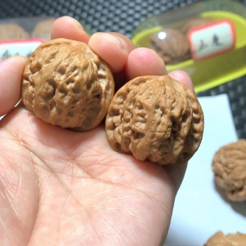 文玩核桃吊坠野狼