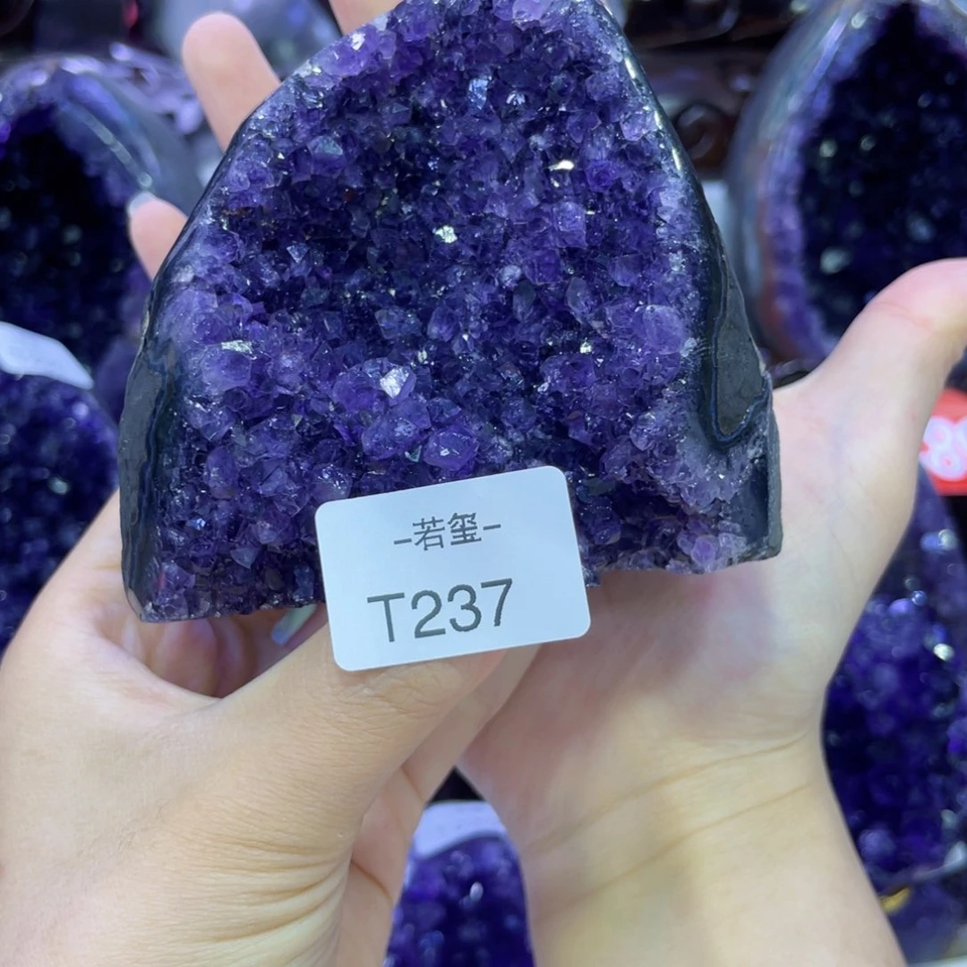 乌拉圭水晶摆件t237