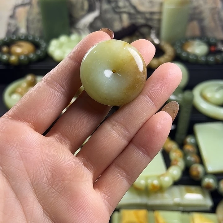 岫岩老玉（透闪石质玉）未镶嵌颈饰