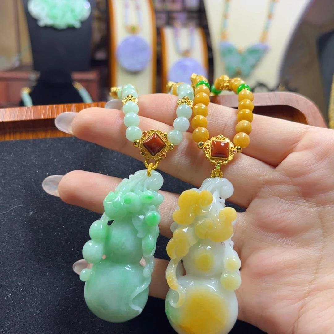 翡翠未镶嵌吊坠(赠链)葫芦两个