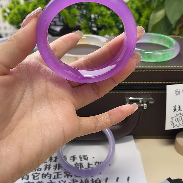石英岩玉未镶嵌手镯