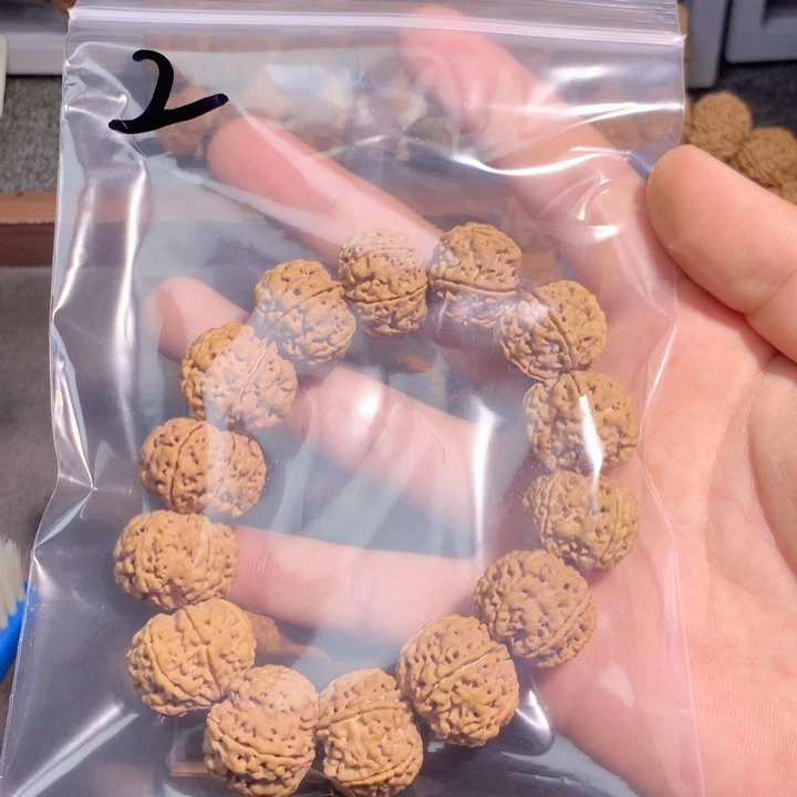 吊坠金刚菩提老***82。