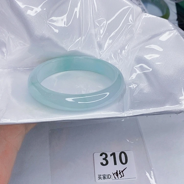 翡翠未镶嵌手镯一图一物实物为准（微瑕处理）