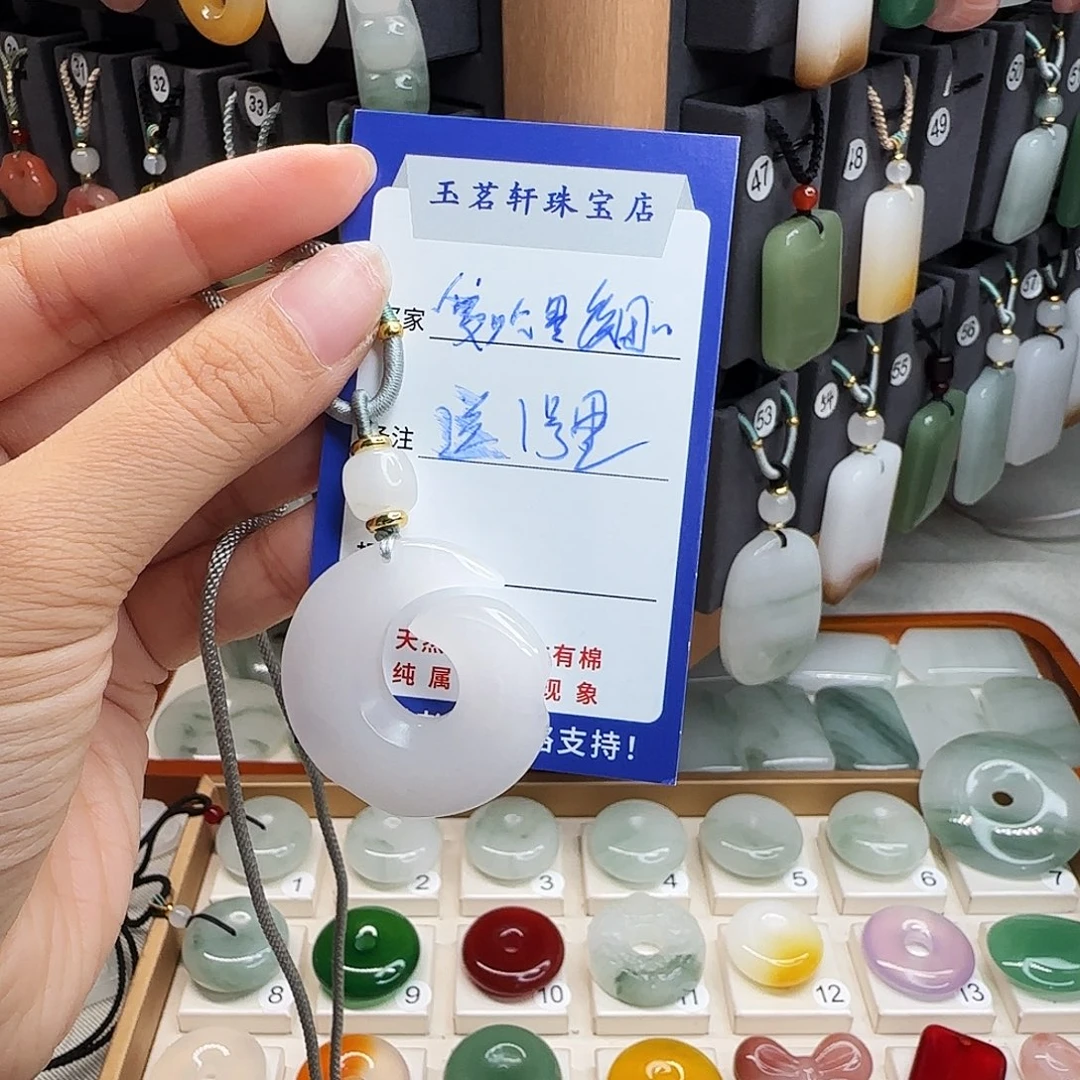 石英质玉未镶嵌颈饰