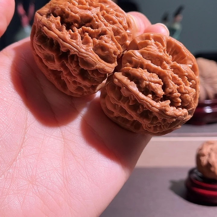 甲***文玩核桃吊坠大粗筋